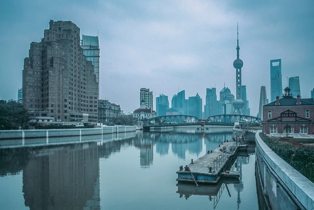 2025年电子元器件市场供需趋势及华南工控企业备货策略分析